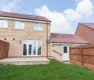 3 bedroom semi-detached house to rent - Photo 4