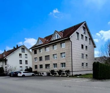 "Traumhafte Dachwohnung mit Balkon!" - Photo 1