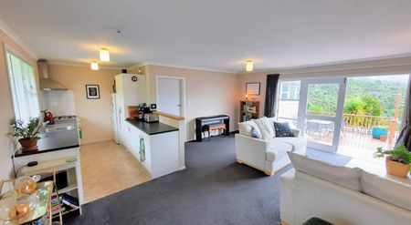 Sunny and private home with a view - Photo 4