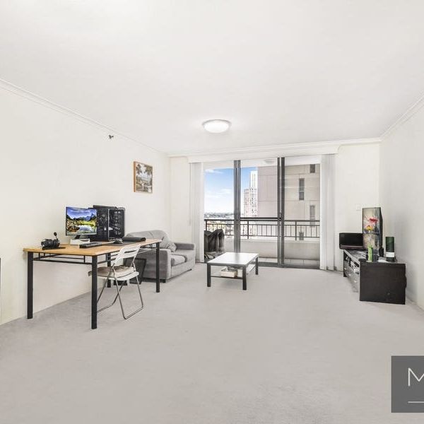 Fully Furnished Apartment at Regis Towers! - Photo 1