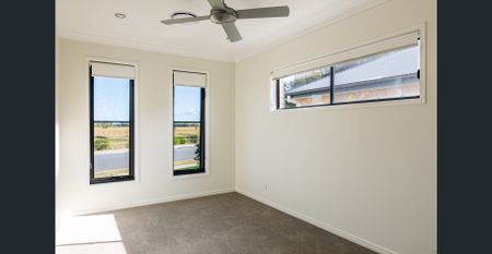 LARGE HOME WITH COUNTRY A OUTLOOK - ACCESS VIA ELK HORN PARADE - Photo 4