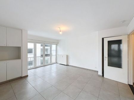 Gerenoveerd twee slaapkamer appartement met zijdelings zeezicht. - Foto 3