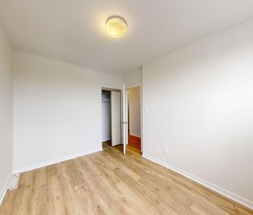 10-20 Bergamot Ave - Photo 4