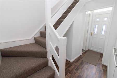 3 bedroom end of terrace house to rent - Photo 3