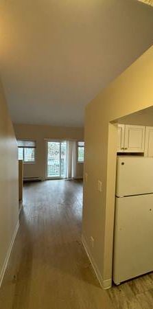 Don't Miss Out: 3 Bedroom plus Den - Photo 1