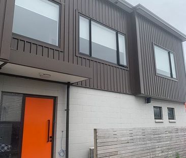 Charming 4BR Avondale Retreat - AirCon & Alarm - Photo 2