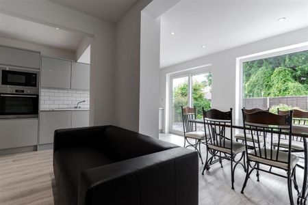 6 bedroom house to rent - Photo 2