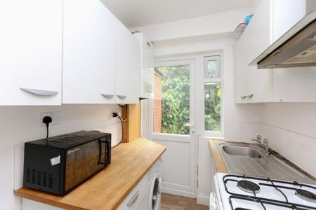 4 bedroom terraced house to rent - Photo 2