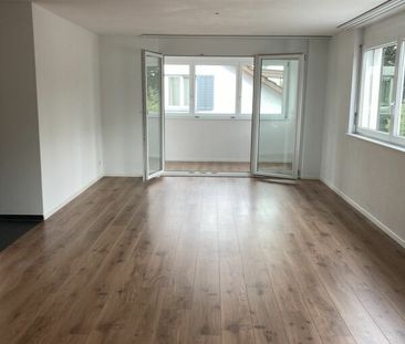 schöne, moderne 3 1/2 Zimmerwohnung ideal für Pendler - Photo 2