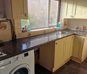 3 Bed End Terrace, St Aubins Avenue, BS4 - Photo 5
