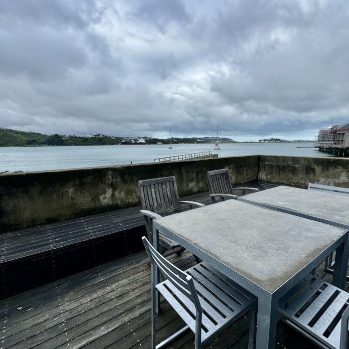 Split level townhouse on the waterfront - Photo 1