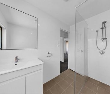 Three bedroom family home in quiet street. - Photo 3