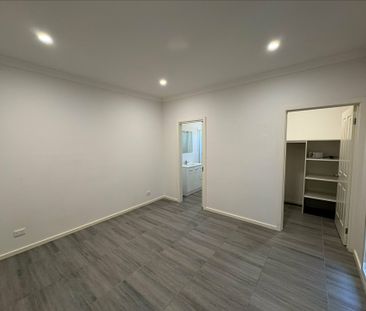 Modern 3-Bedroom Townhouse for Rent in Prime Lilydale Location - Photo 2