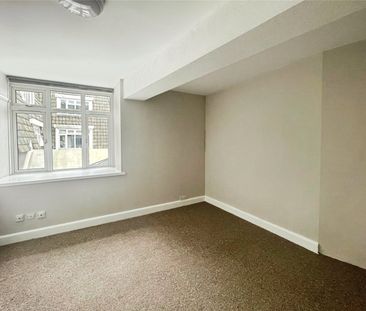 Queens Road, Weybridge, Surrey, KT13 9DL - Photo 3