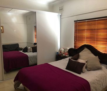 EASY-CARE LIVING! - Photo 4