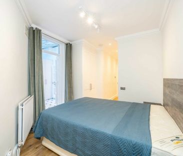 Warwick Square - Photo 5