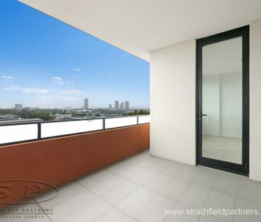 Luxury 2 bedroom apartment with 2 car spaces - Photo 1