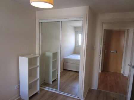 3 bedroom flat to rent - Photo 4