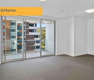 Perfect Location! - Photo 2