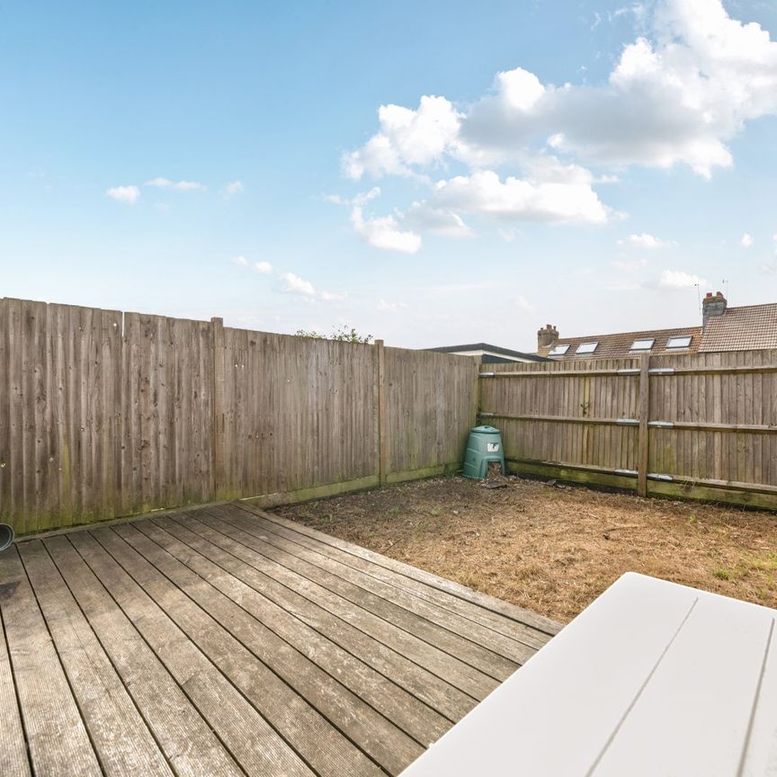 4 bedroom semi-detached house to rent - Photo 1