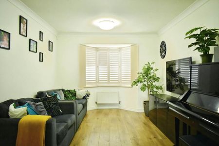 4 bedroom detached house to rent - Photo 2