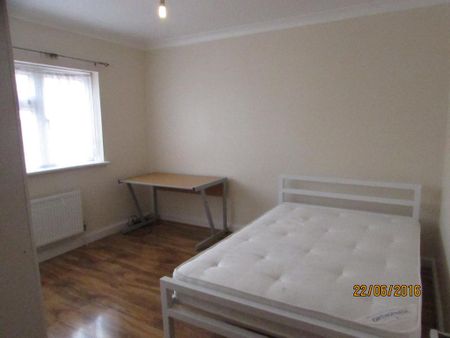 1 bedroom in a house share to rent - Photo 4