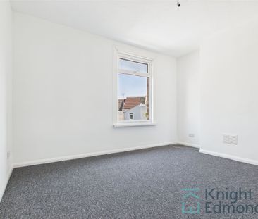 3 bed mid-terraced house to rent in Glanville Road, Gillingham, ME7 - Photo 1