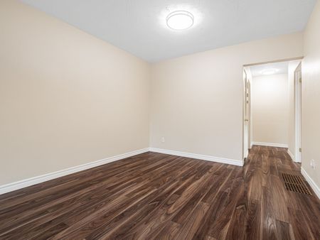 For Lease - 41 Newbury Drive Unit# Main Floor, Newmarket, Ontario - Photo 4