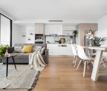 FULLY FURNISHED MODERN & CONVENIENCE 2 BEDROOM IN THE HEART OF MASCOT - Photo 1