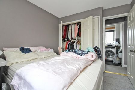 1 bedroom Flat To Let - Photo 3