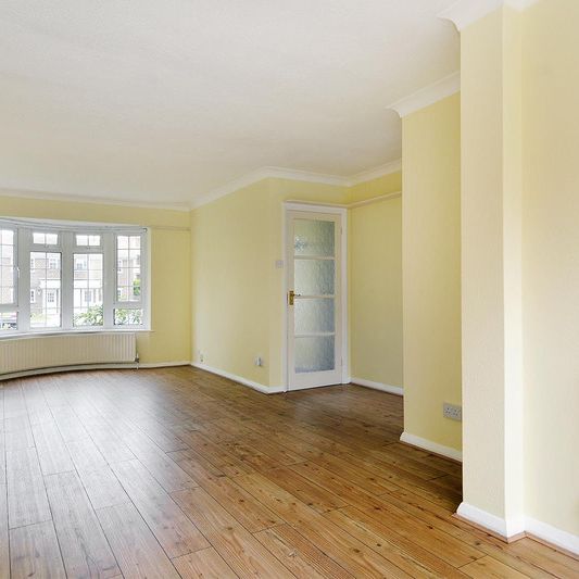 Berkeley Square, Worthing - Photo 1