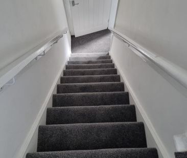 2 bedroom terraced house to rent - Photo 2