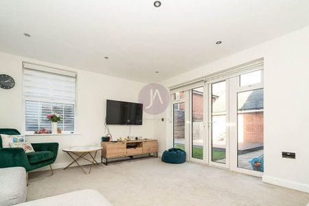 4 bedroom detached house to rent - Photo 3