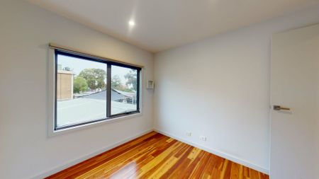 Perfect Location! - Photo 2