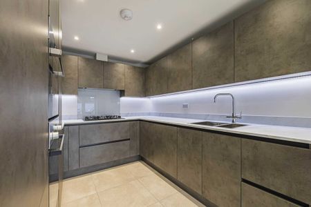 3 bed Semi Detached for rent - Photo 5