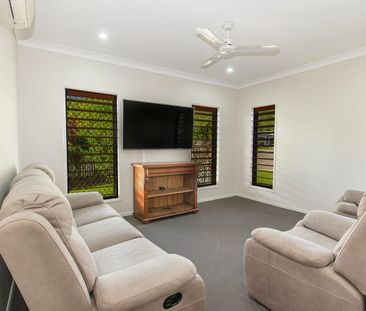 SPACIOUS FAMILY LIVING + MEDIA ROOM + SOLAR + NO REAR NEIGHBOURS - Photo 5