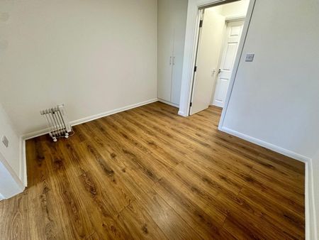1 Bed Flat, Shepherds Bush, W12 - Photo 2