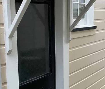 Chic 2BR Te Aro Flat w/ Courtyard! - Photo 3