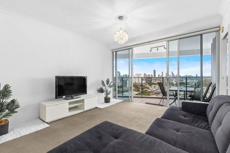 Modern Urban Living in the Heart of Southport - Convenience, Comfort, and Style. - Photo 2