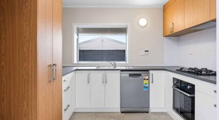 Spacious Family Home in Top Location - Photo 4