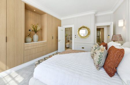 Grosvenor Square, Mayfair - Photo 5