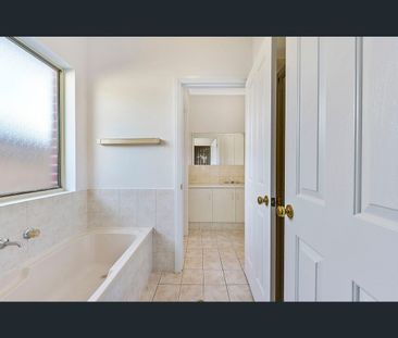 7 Thistle Avenue, Klemzig, SA 5087 - Photo 1