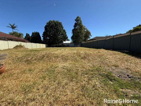 Prime Location + LAWN MOWING INCLUDED! - Photo 3