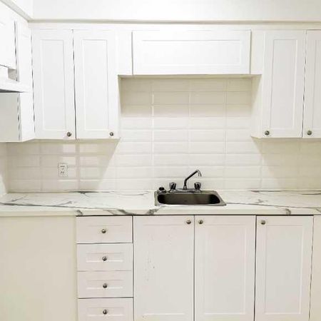 Très beau 3 1/2 rénové - Photo 3