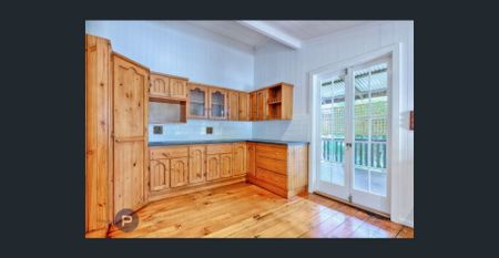 Timeless Queenslander Elegance, Just 10 Minutes from the CBD - Photo 3