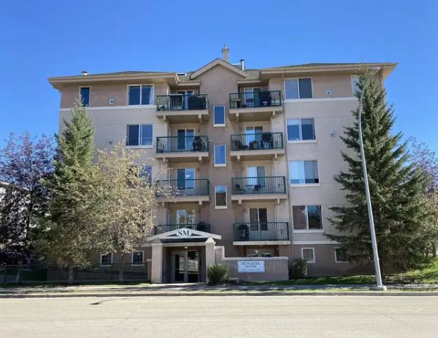 SPACIOUS 2 BEDROOM 2 BATH CONDO CLOSE TO DOWNTOWN, 17 AVE & KENSINGTON | 105 - 1110 17 St SW, Calgary - Photo 1