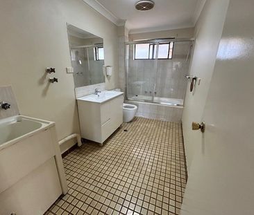 2 bedder unit - Photo 2