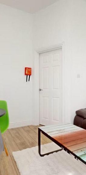 3 bedroom flat to rent - Photo 1