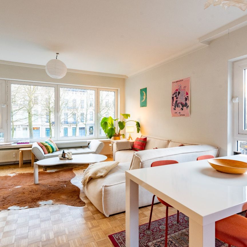 Zonnig hoek appartement met twee slaapkamers - Photo 1