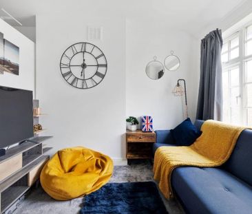 Fitzneal Street, East Acton, London, W12 0BD - Photo 2